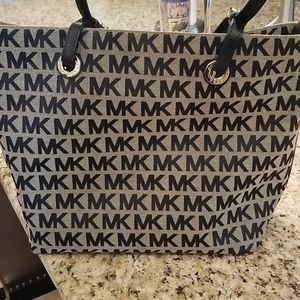 Michael Kors sholder bag